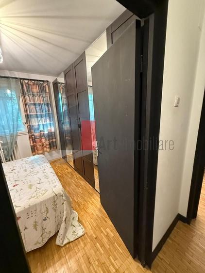 Apartament cu 4 camere semidecomandat, mobilat în Drumul Taberei