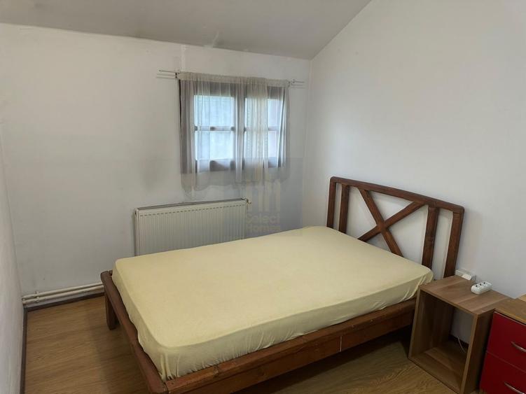 Casă individuală cu 16 camere cu Canalizare în Central