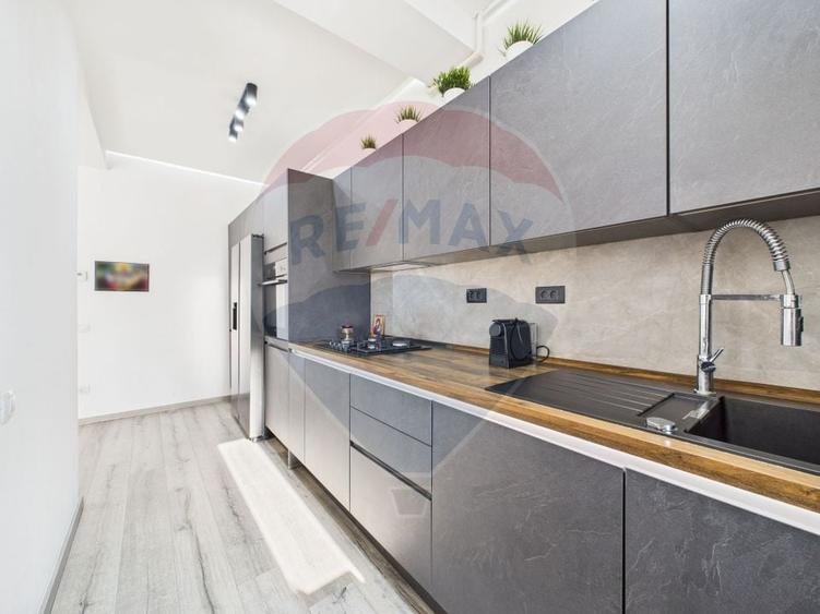 Apartament cu 3 camere decomandat, mobilat în Iancu Nicolae