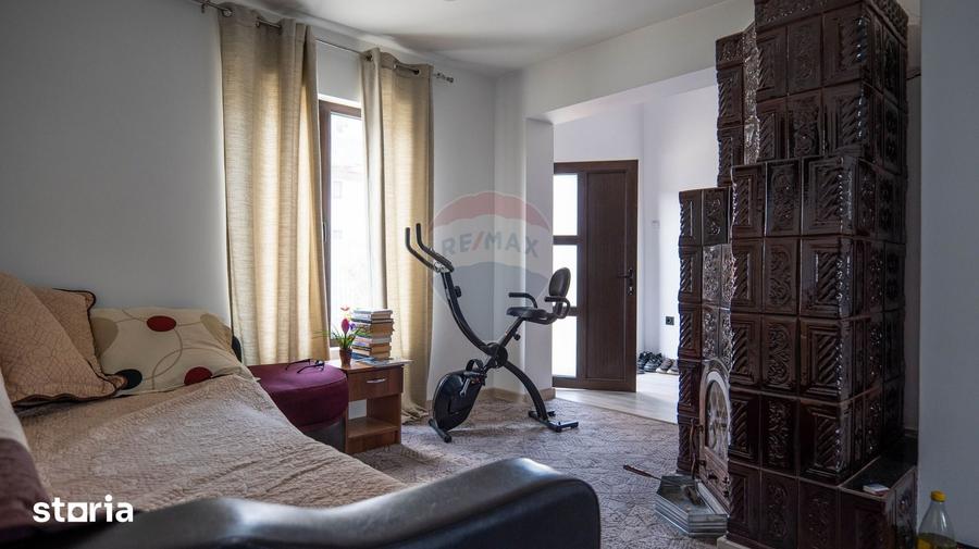Casă cu 5 camere cu Teren 1063 Mp în Corbii Mari