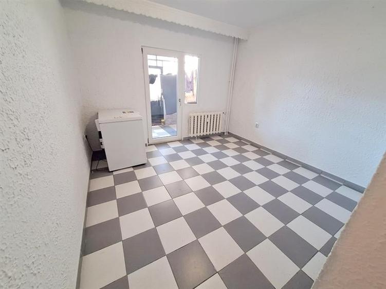 Apartament cu 3 camere decomandat în Narcisa