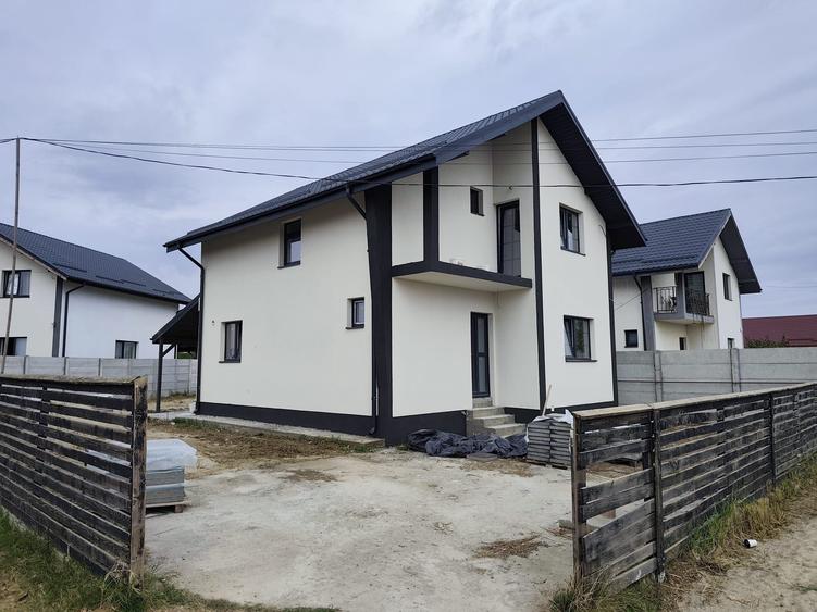 Casă individuală cu 5 camere cu Teren 430 Mp în Săbăreni