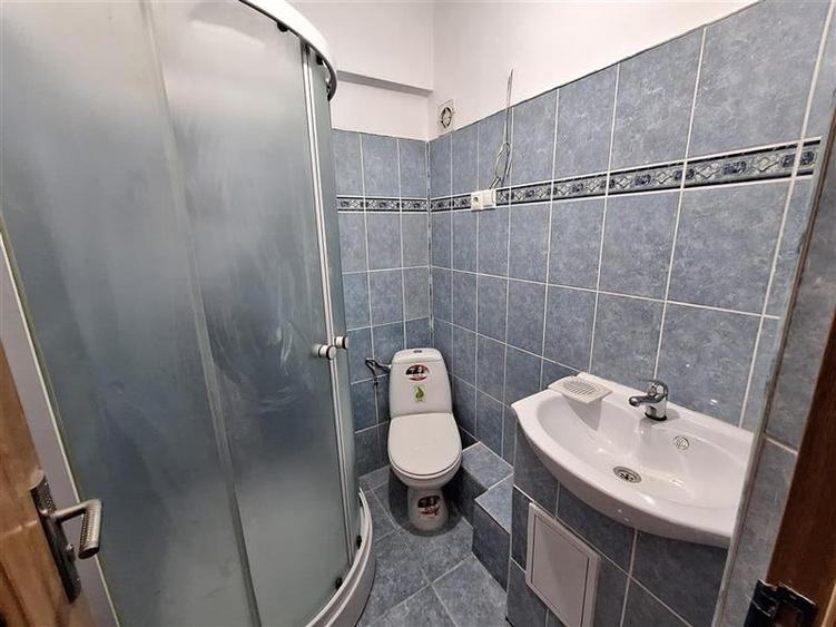 Apartament cu 4 camere decomandat în Milcov