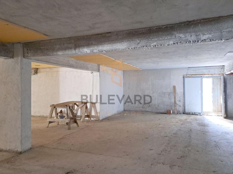 Spațiu comercial, de 345 mp, în Baciu