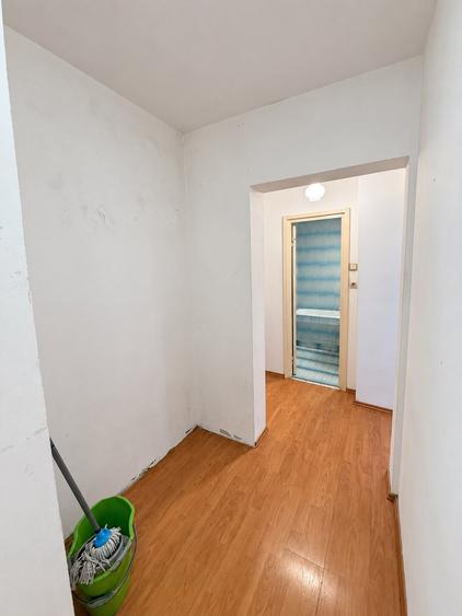 Apartament cu 4 camere decomandat în Colentina