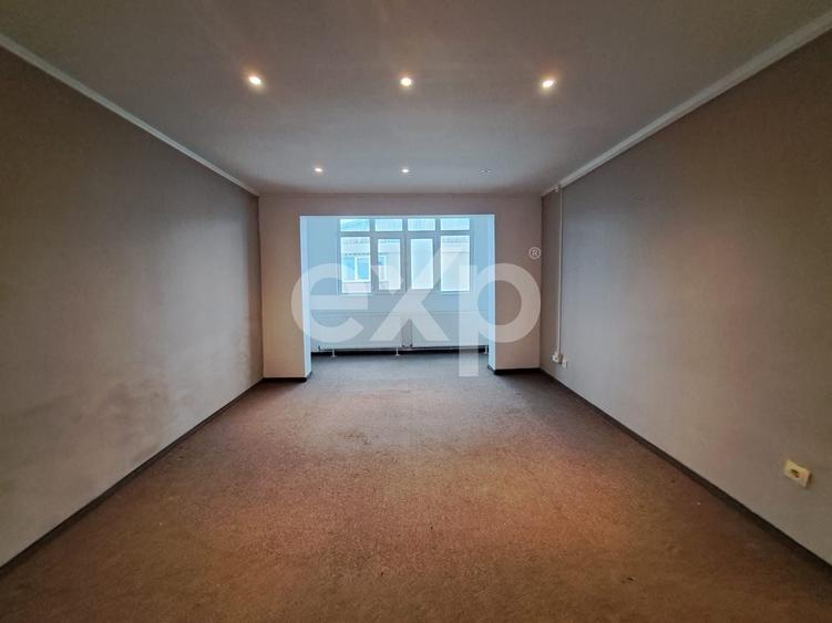 Apartament cu 3 camere decomandat, mobilat în Central