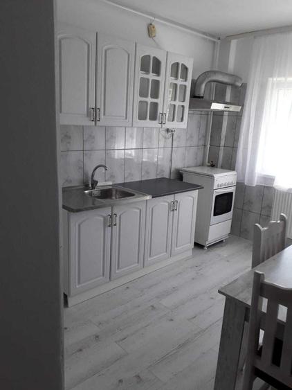 Apartament cu 3 camere decomandat în Exterior Vest