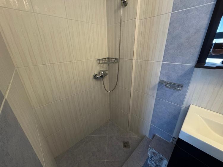 Apartament cu 4 camere decomandat în Moșilor