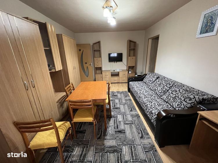 Apartament cu 3 camere semidecomandat, mobilat în Mihai Viteazul