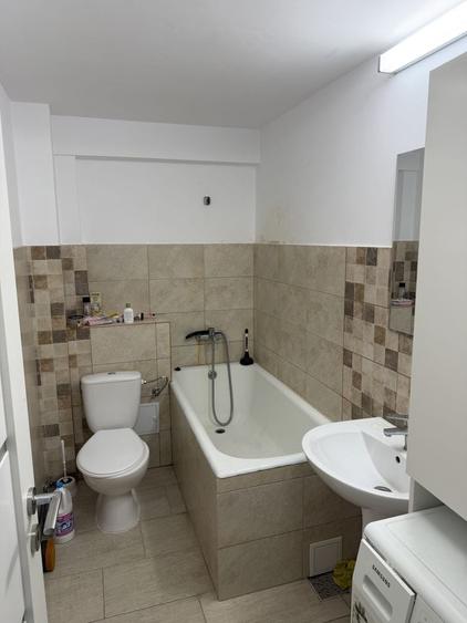Apartament cu 3 camere decomandat în Podul de Fier