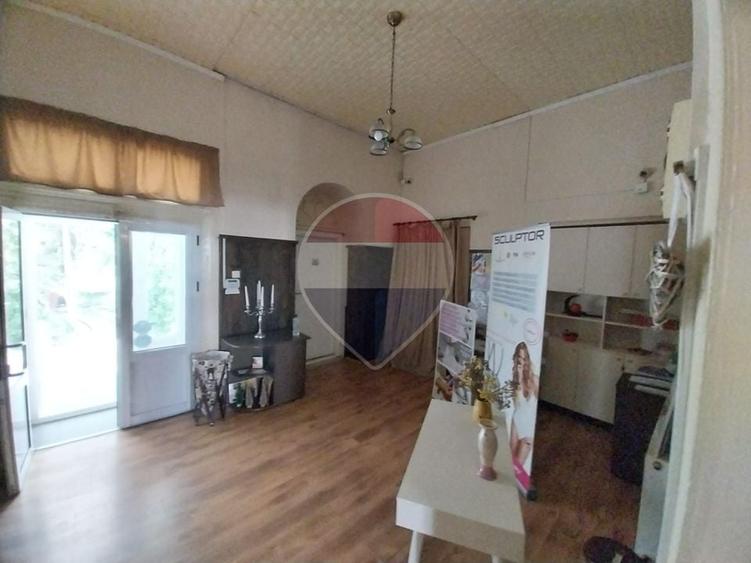 Casă individuală cu 4 camere cu Teren 1302 Mp în Ultracentral