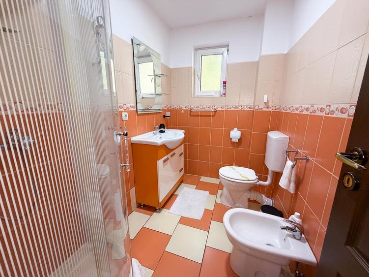Casă cu 6 camere cu Canalizare în Bran