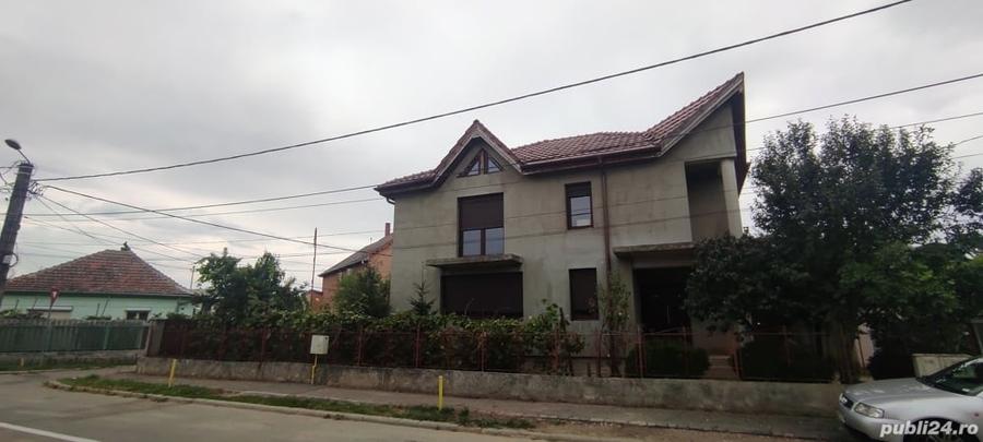 Casă cu 4 camere cu Teren 575 Mp în Central