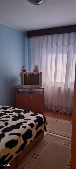 Apartament cu 3 camere decomandat în Libertății