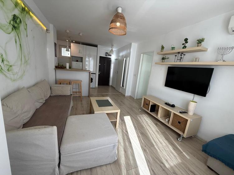 Apartament cu 2 camere semidecomandat, mobilat în P-ța Universității