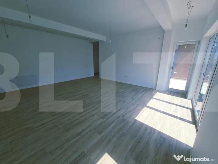 Apartament cu 3 camere semidecomandat în Torontalului