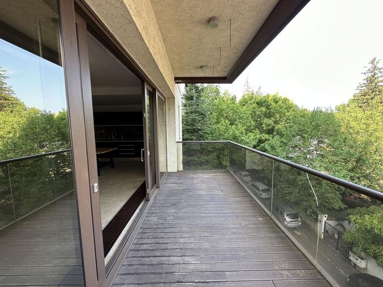 Apartament cu 3 camere decomandat, mobilat în Primăverii