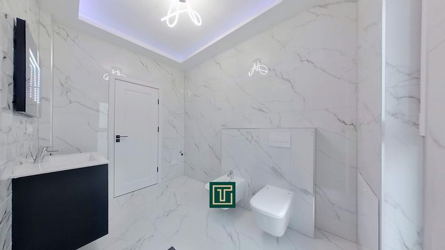 Penthouse cu 3 camere semidecomandat în Miorița