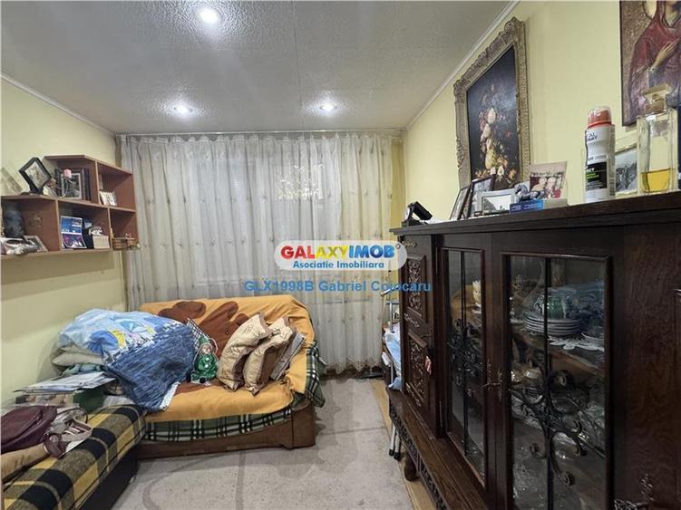 Apartament cu 3 camere semidecomandat în Titan