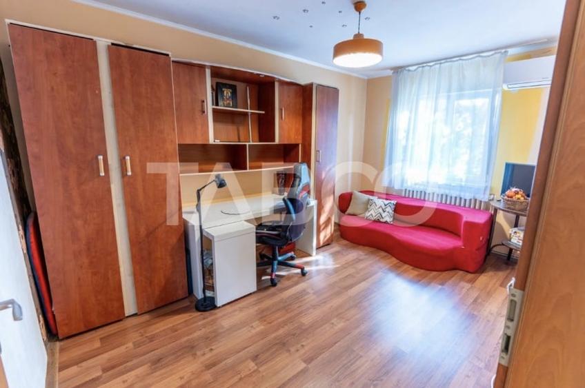 Apartament cu 3 camere semidecomandat, mobilat în Mănăștur