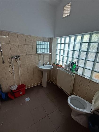 Casă individuală cu 3 camere cu Canalizare în Central