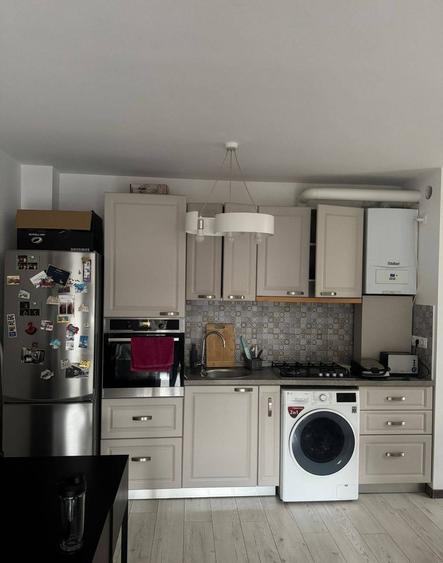 Apartament nou cu 3 camere situat la etajul 1, finisat modern, mobilat si utilat, cu garaj, zona E.G - 3