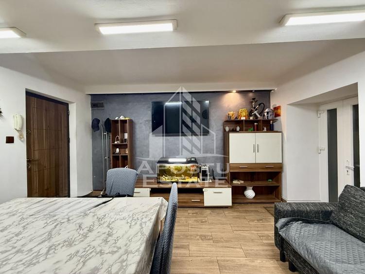 Apartament cu 4 camere semidecomandat, mobilat în Complex Studențesc