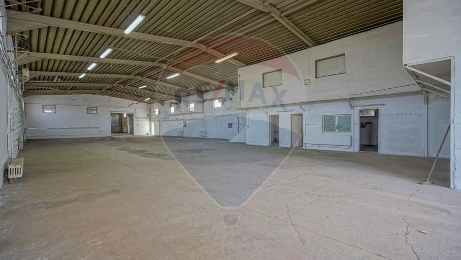 Spațiu industrial, de 794 mp, în Periferie