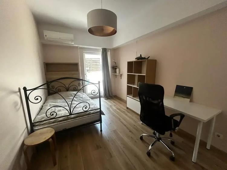 Apartament cu 4 camere decomandat în Parcul Carol
