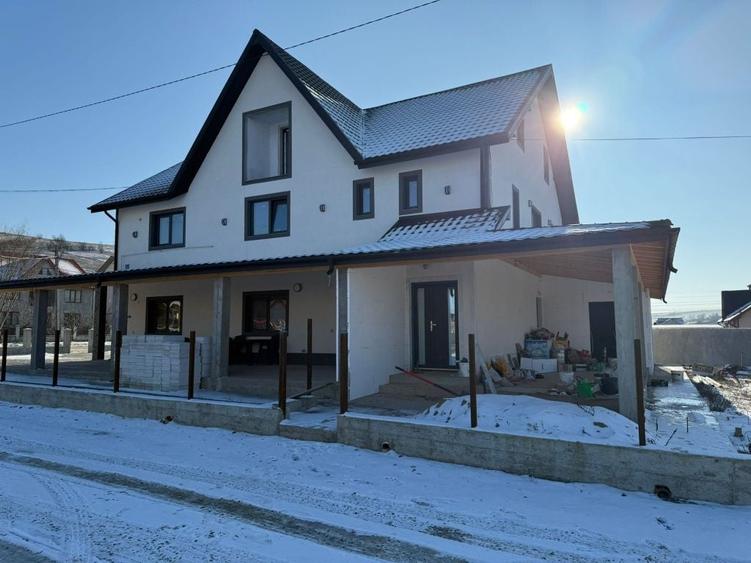Casă cu 4 camere în Exterior Vest