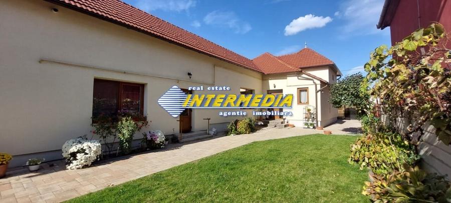 Casă individuală cu 5 camere cu Canalizare în Central