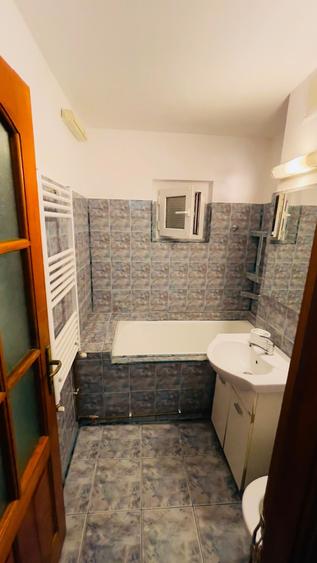 Apartament cu 3 camere decomandat în Soarelui