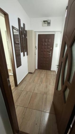 Apartament cu 2 camere semidecomandat, mobilat în Tătărași