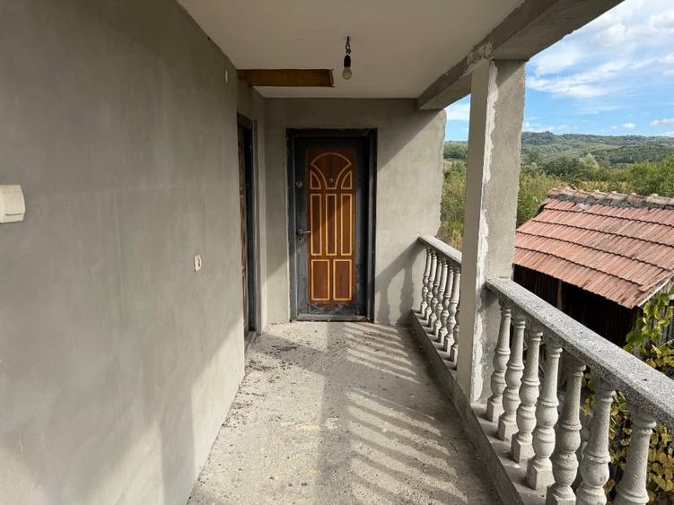 Casă individuală cu 3 camere cu Canalizare în Ciocâltei