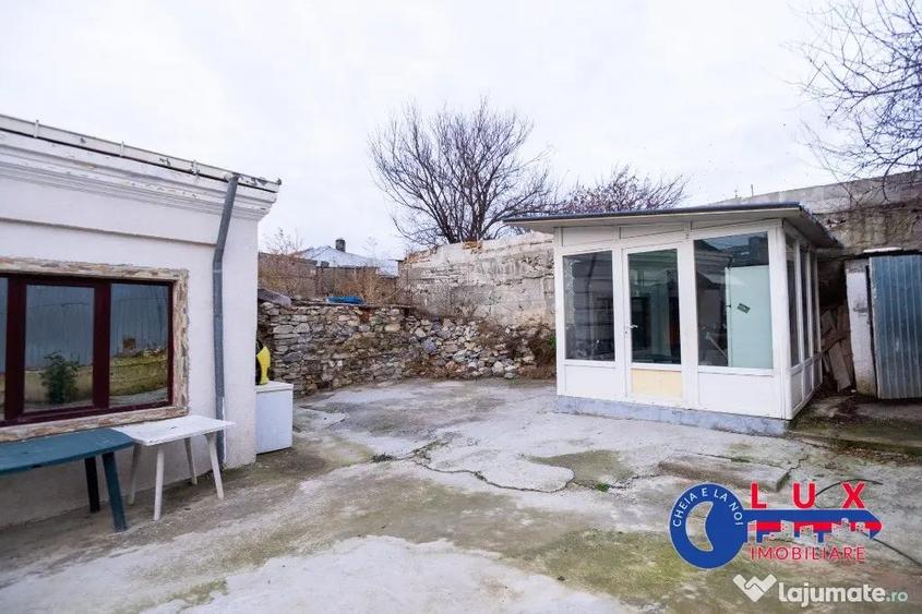 Casă cu 2 camere cu Teren 250 Mp în Central
