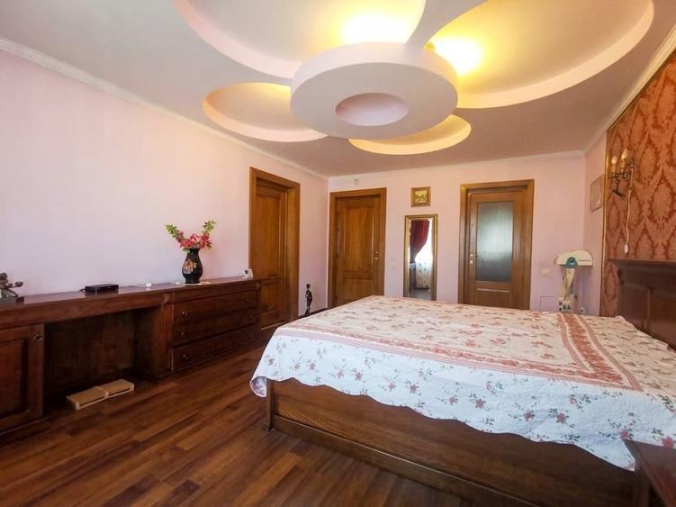 Casă individuală cu 4 camere cu Canalizare în Sud
