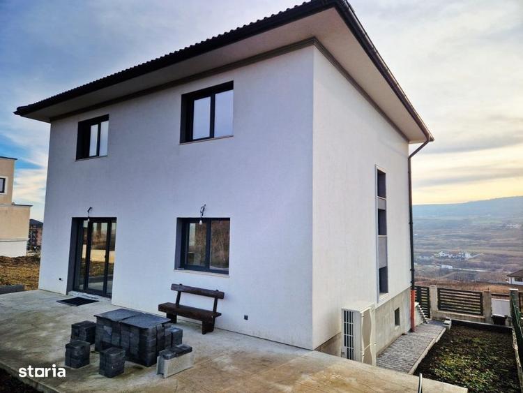 Casă cu 4 camere în Chinteni