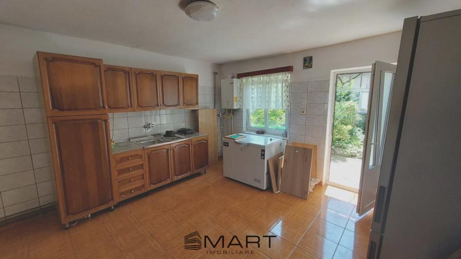 Casă cu 8 camere cu Teren 800 Mp în Central