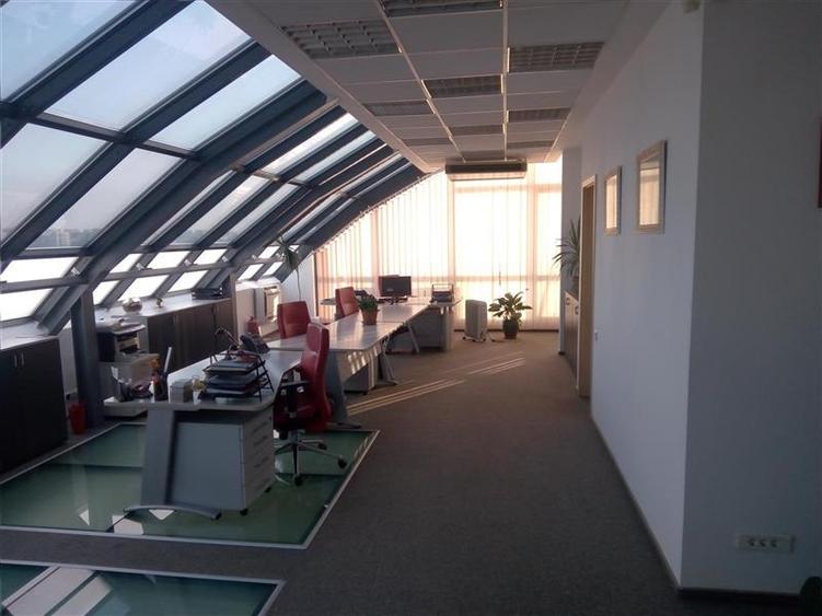 Birou, de 1,932 mp, în Romană