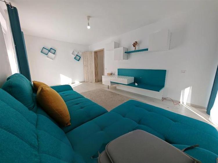 Apartament cu 3 camere decomandat, mobilat în Tractorul