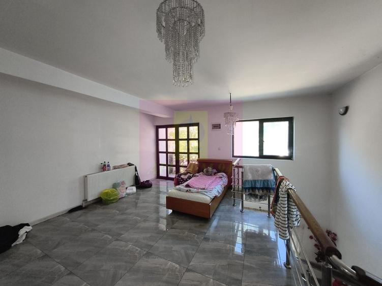 Casă individuală cu 4 camere cu Canalizare în Berceni