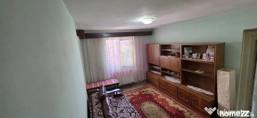 Apartament cu 3 camere semidecomandat în Autogară