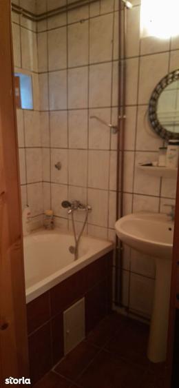 Casă cu 5 camere cu Teren 1000 Mp în Sâniob