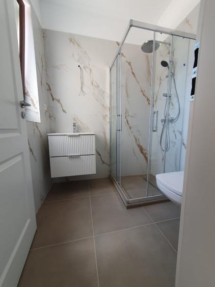Duplex cu 5 camere cu Teren 300 Mp în Dumbrăvița