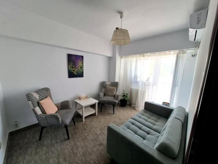 Apartament cu 4 camere decomandat, mobilat în Unirii