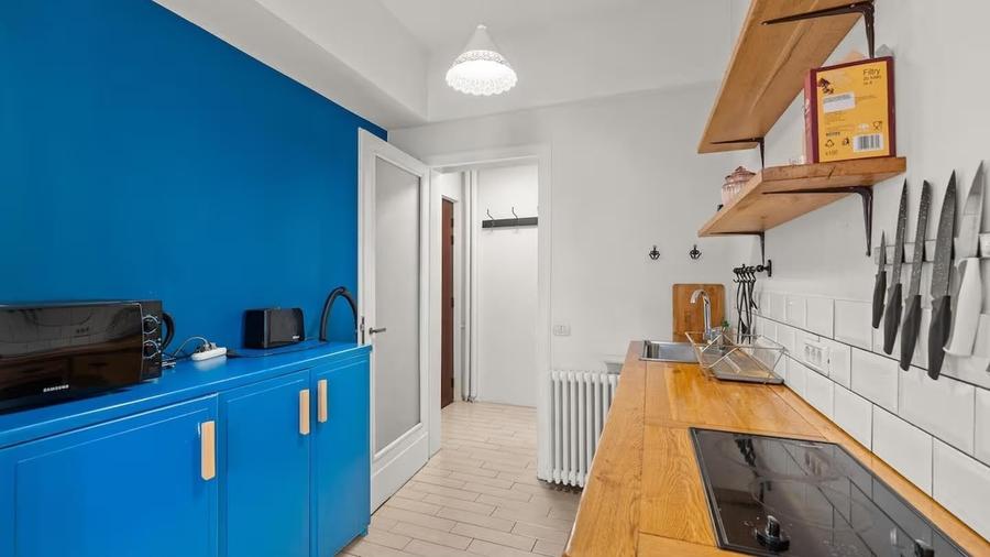 Apartament cu 3 camere semidecomandat în Universitate