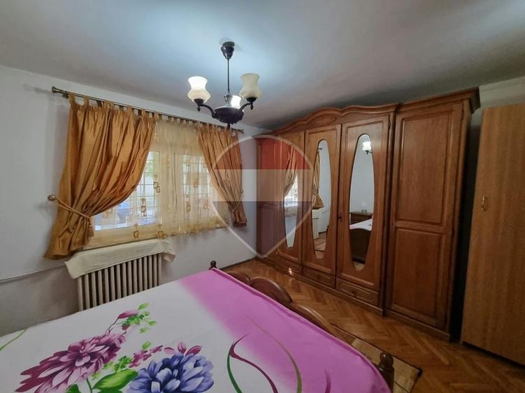 Apartament cu 3 camere semidecomandat în Gara de Est