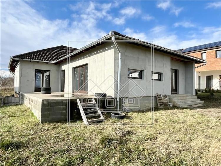 Casă individuală cu 4 camere cu Teren 810 Mp în Daia