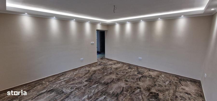 Casă cu 3 camere decomandat cu Canalizare în Agigea