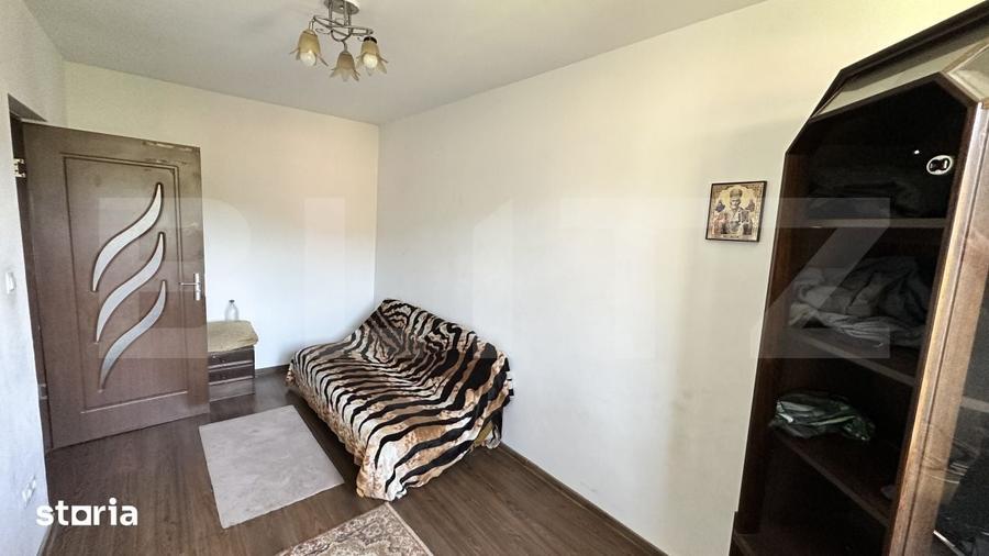 Apartament cu 3 camere semidecomandat în Cetate